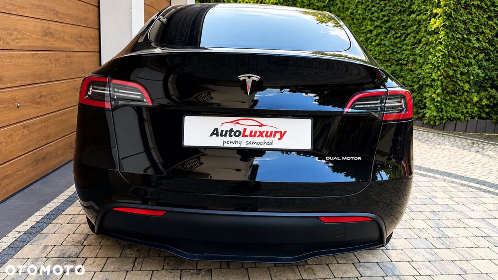 Tesla Model Y Long Range AWD - 6