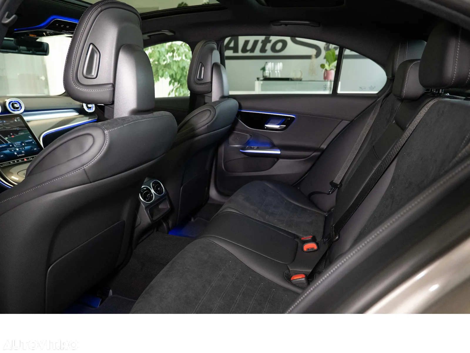 Mercedes-Benz C 300 e 4Matic 9G-TRONIC AMG Line - 18