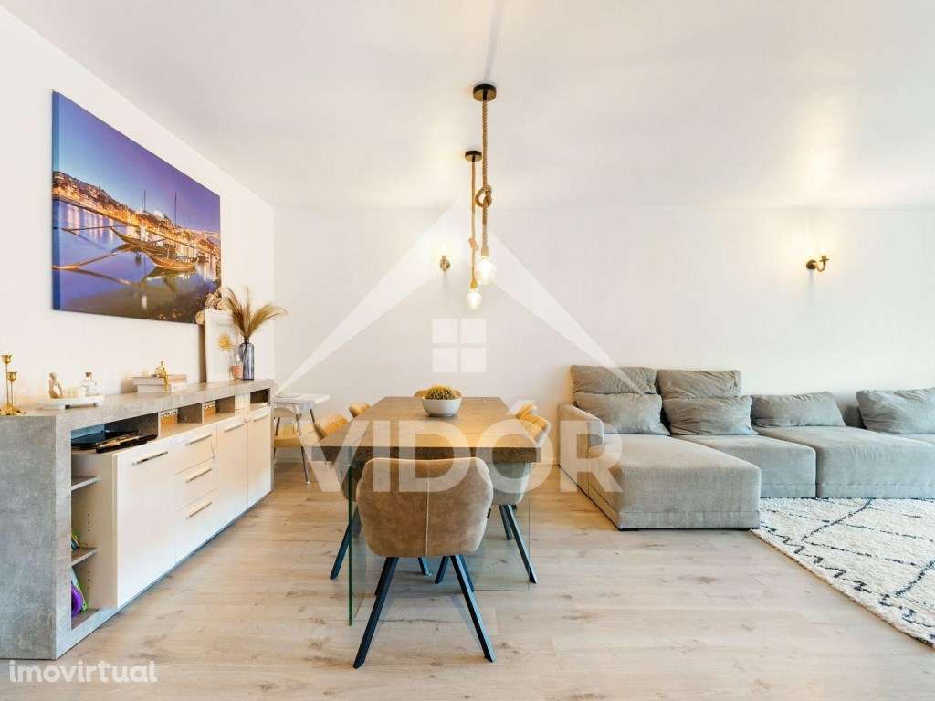 T2 com 130 m² | 105 m² de Área Privativa + Garagem e Arrumos - Grande imagem: 3/19