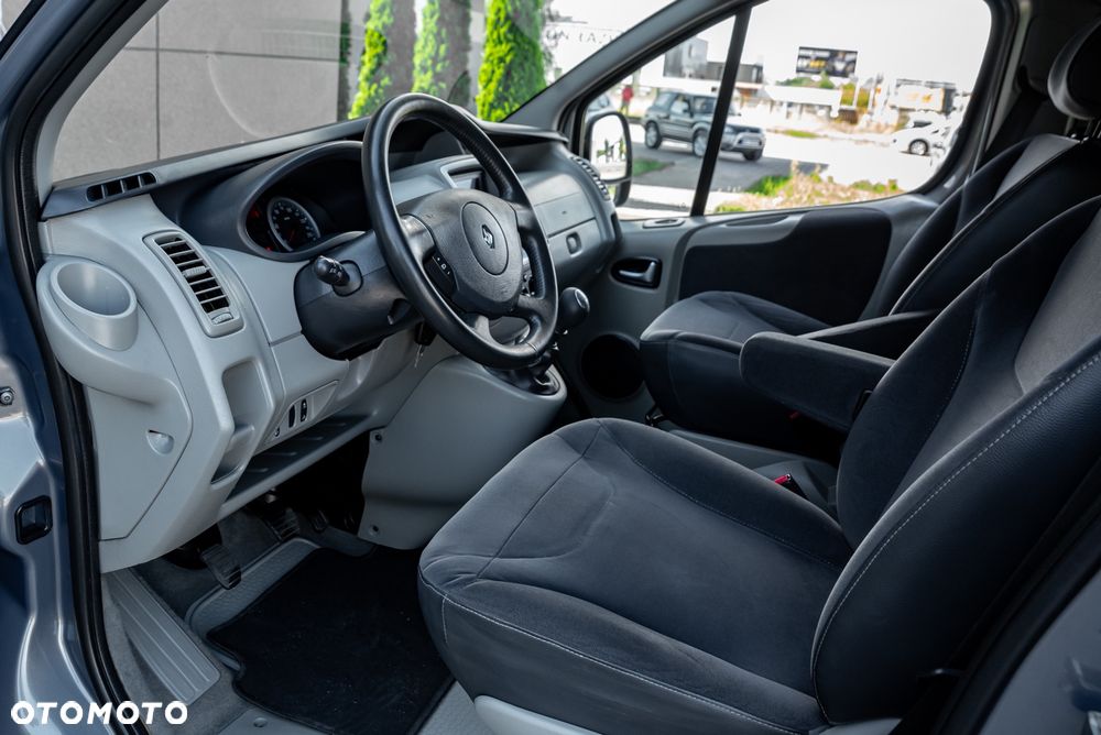 Renault Trafic FAP Grand Passenger Black Edition - 17