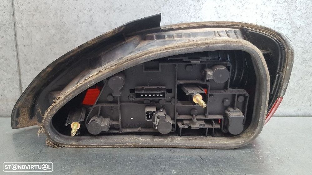 FAROLIM TRASEIRO ESQUERDO PEUGEOT 306 1997 -6350H8 - 2