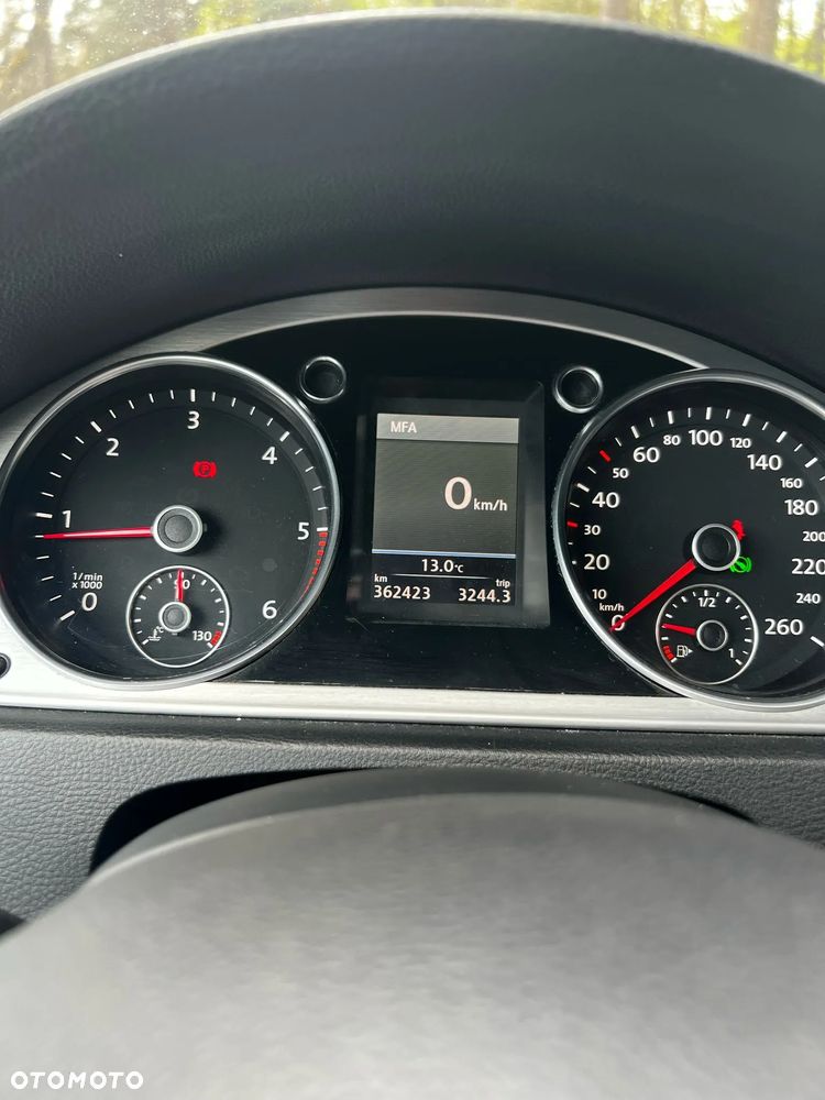 Volkswagen Passat Variant 2.0 TDI DSG BlueMotion Technology Highline - 9