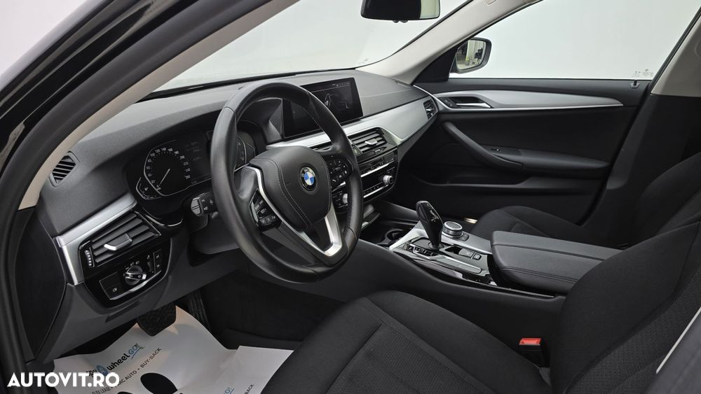 BMW Seria 5 530i xDrive AT MHEV - 13