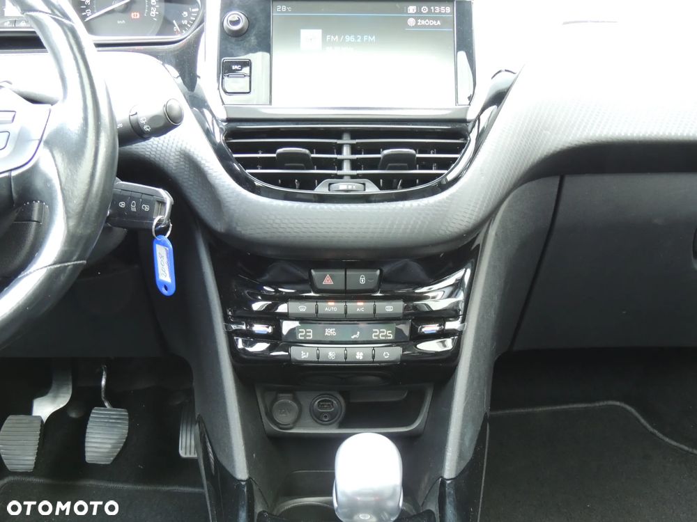 Peugeot 2008 1.2 PureTech Allure Pack S&S - 17