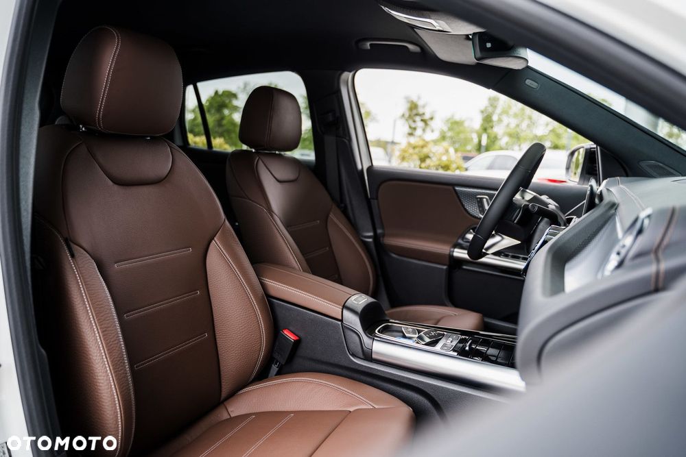 Mercedes-Benz GLA - 16