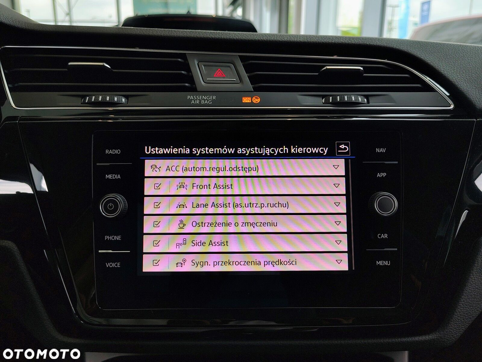 Volkswagen Touran - 16