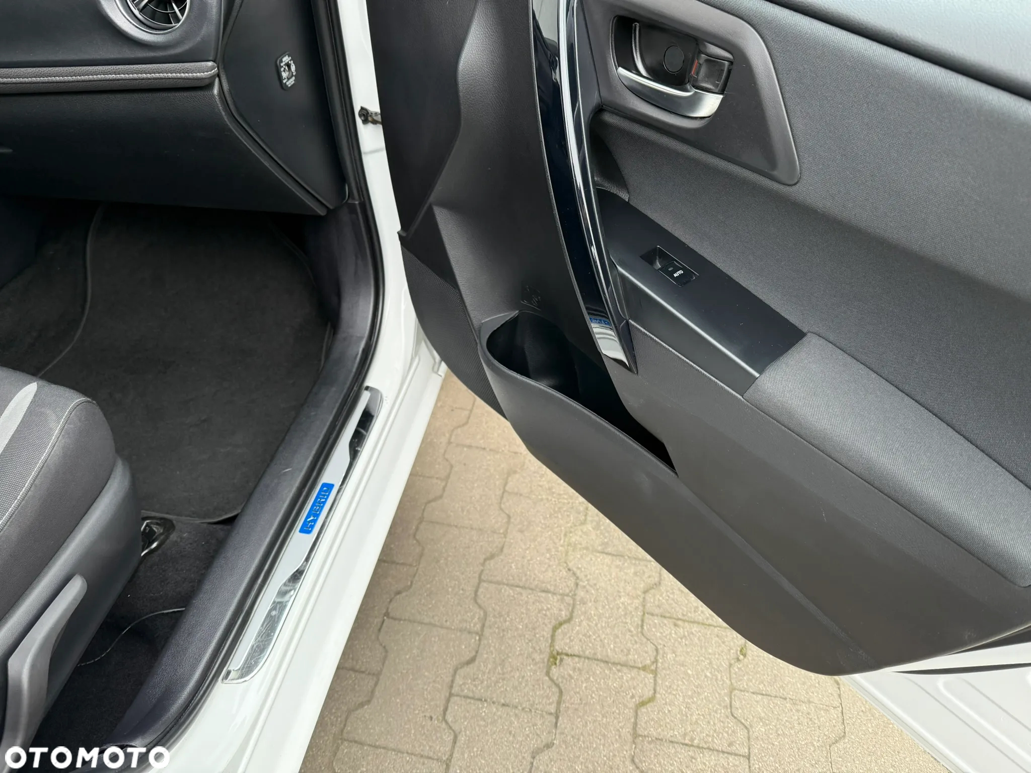 Toyota Auris Hybrid 135 Premium - 22