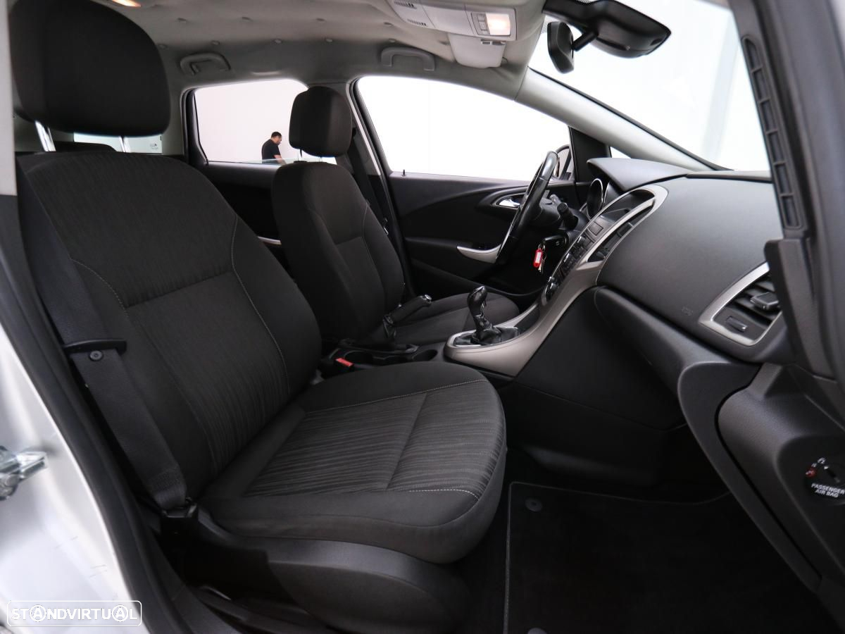 Opel Astra Sports Tourer - 11