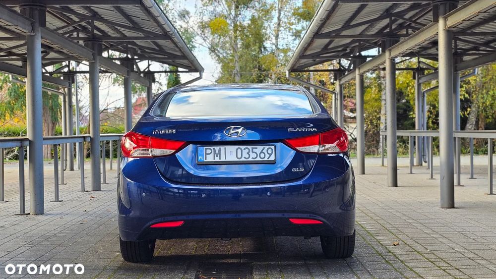 Hyundai Elantra - 17