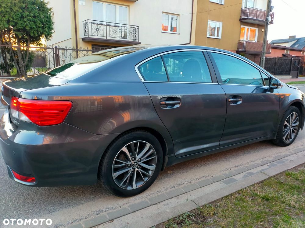 Toyota Avensis - 16
