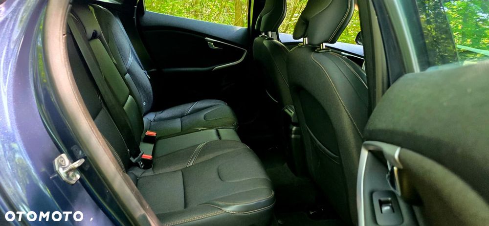 Volvo V40 Cross Country - 21