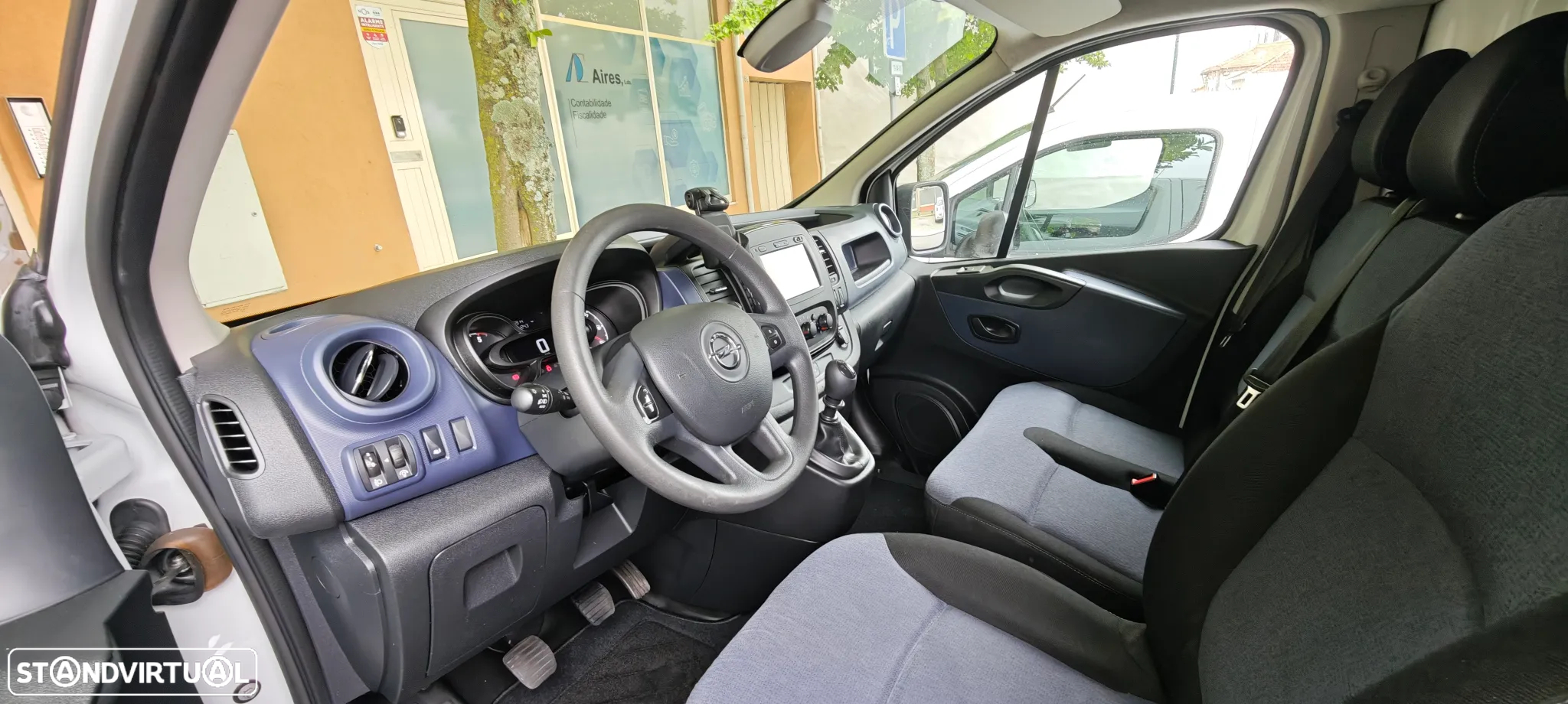 Opel Vivaro - 10