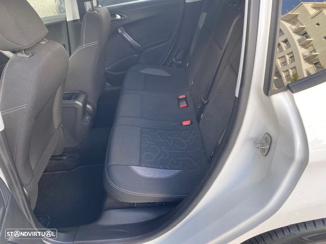 Peugeot 2008 1.2 PureTech Style - 6
