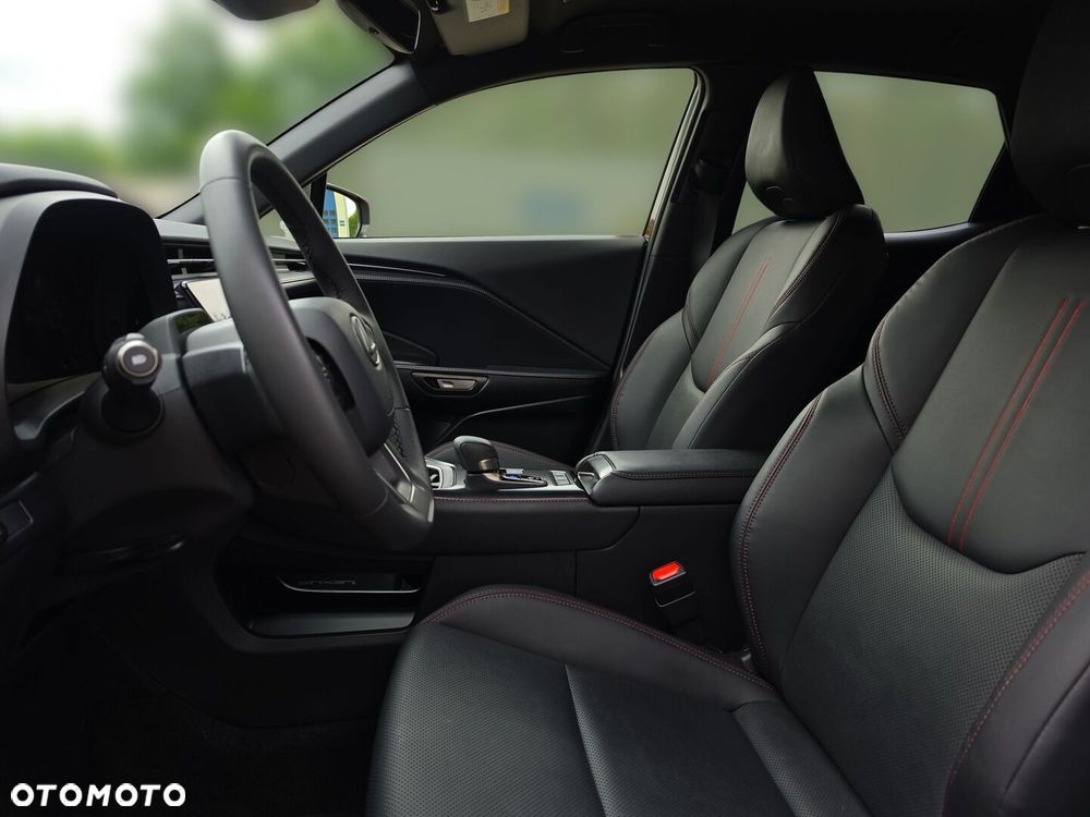 Lexus LBX 1.5 Hybrid Emotion - 18