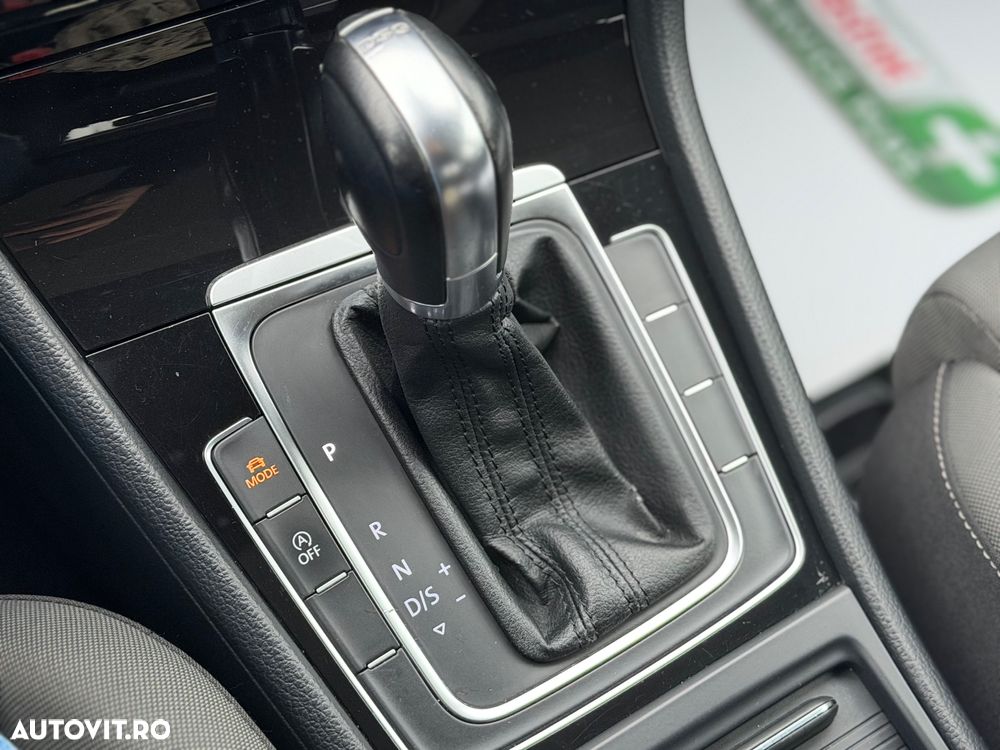 Volkswagen Golf - 27