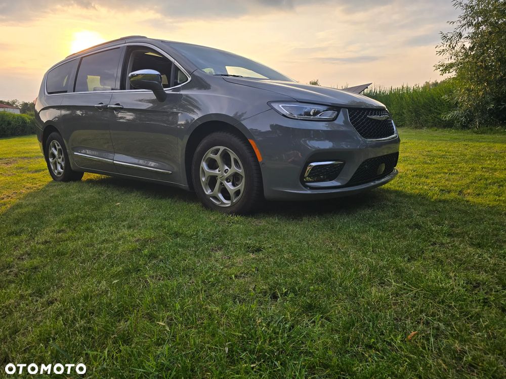 Chrysler Pacifica - 4