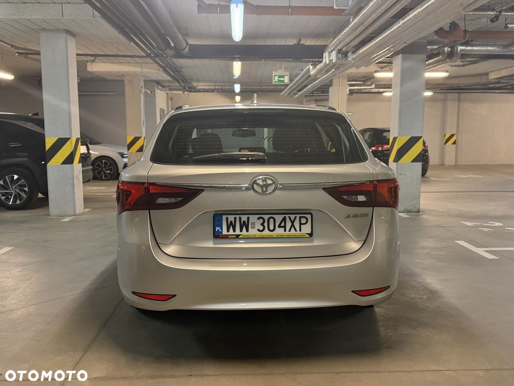 Toyota Avensis 1.6 D-4D Active - 6