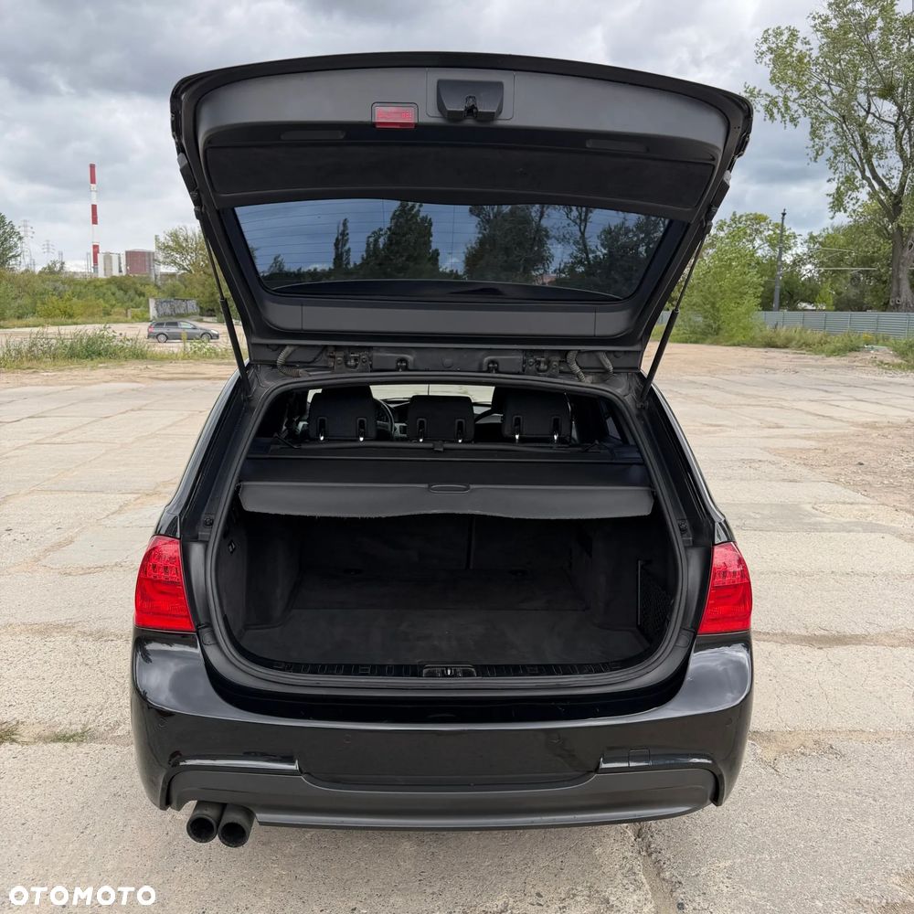BMW Seria 3 330i xDrive - 13