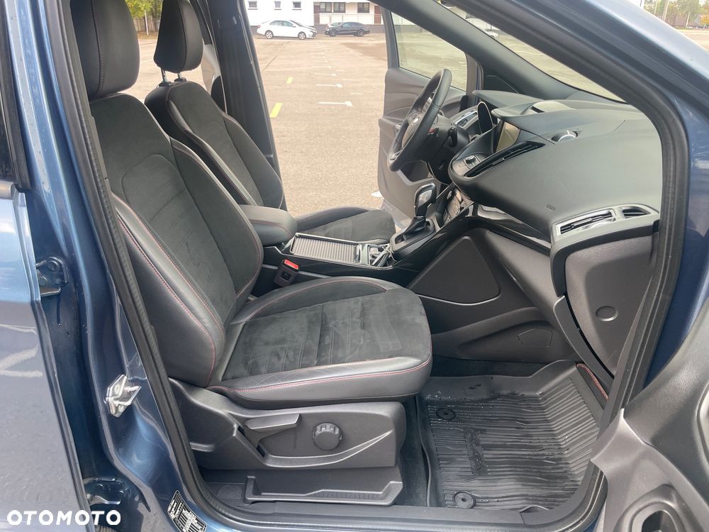 Ford Kuga 2.0 TDCi 2x4 ST-Line - 22