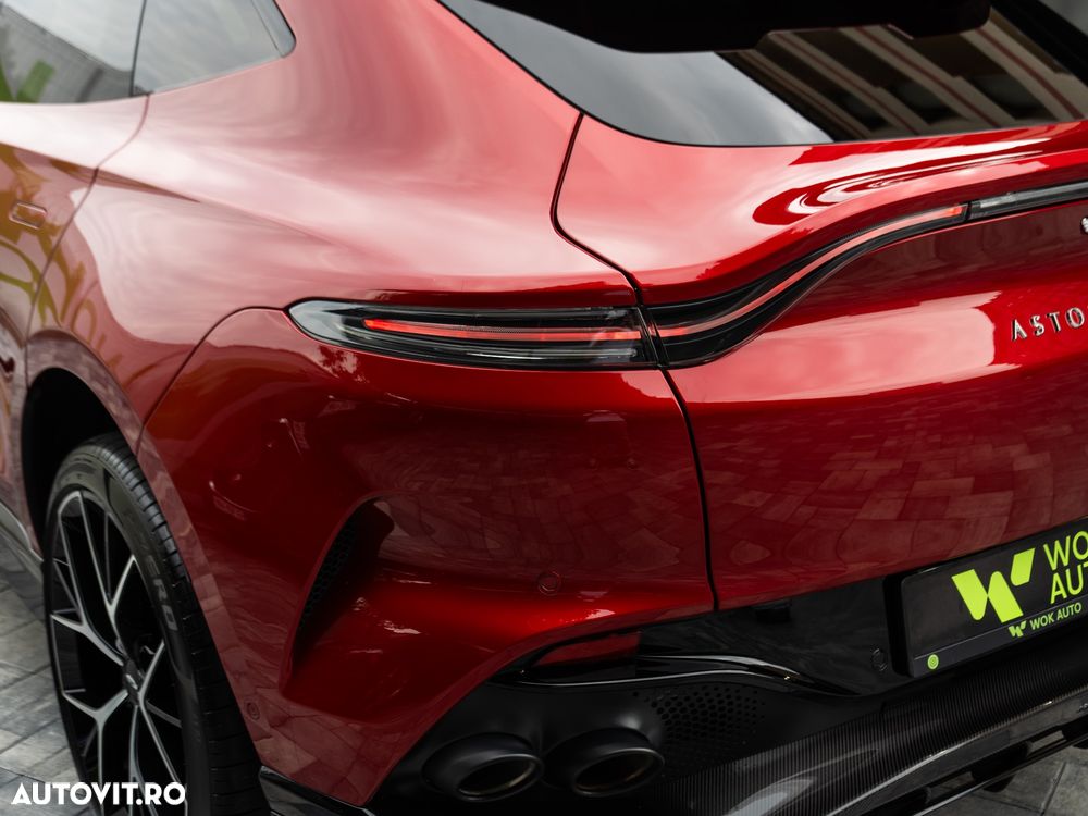 Aston Martin DBX - 9