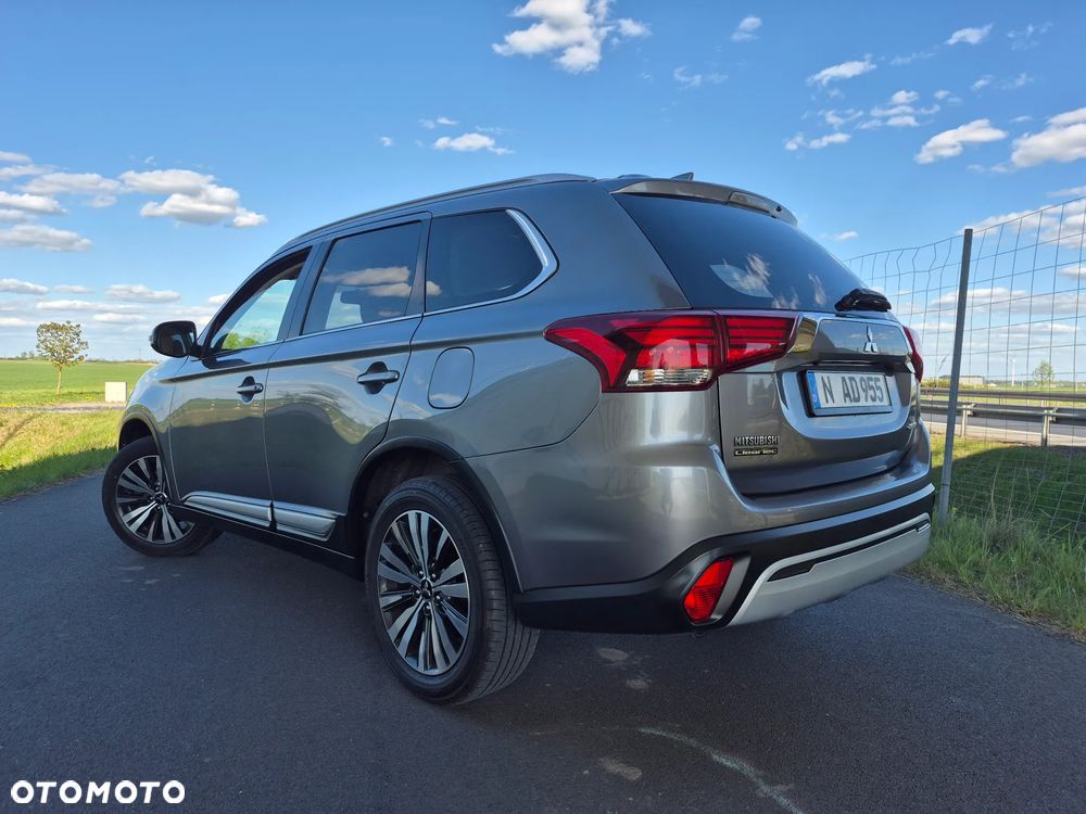 Mitsubishi Outlander - 4