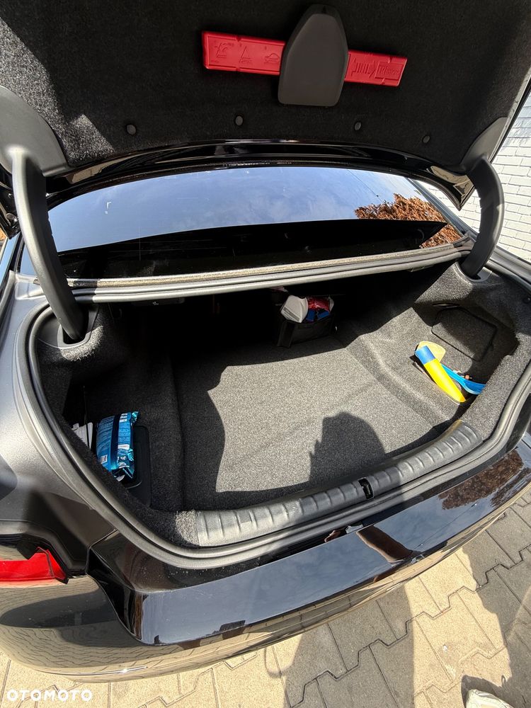 BMW Seria 5 518d mHEV - 40