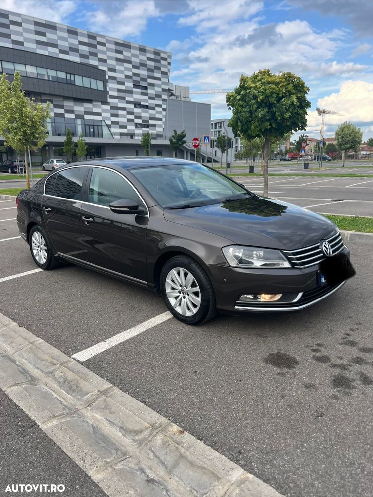 Volkswagen Passat - 1