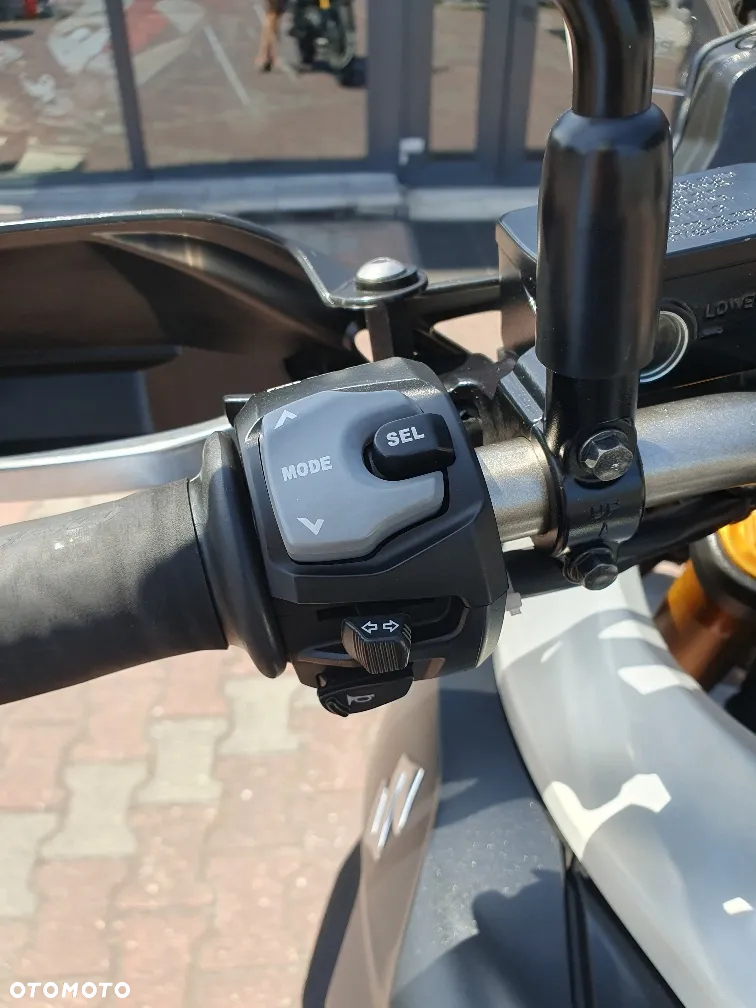 Suzuki DL - 15