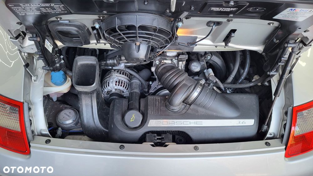 Porsche 911 Carrera 4 - 3