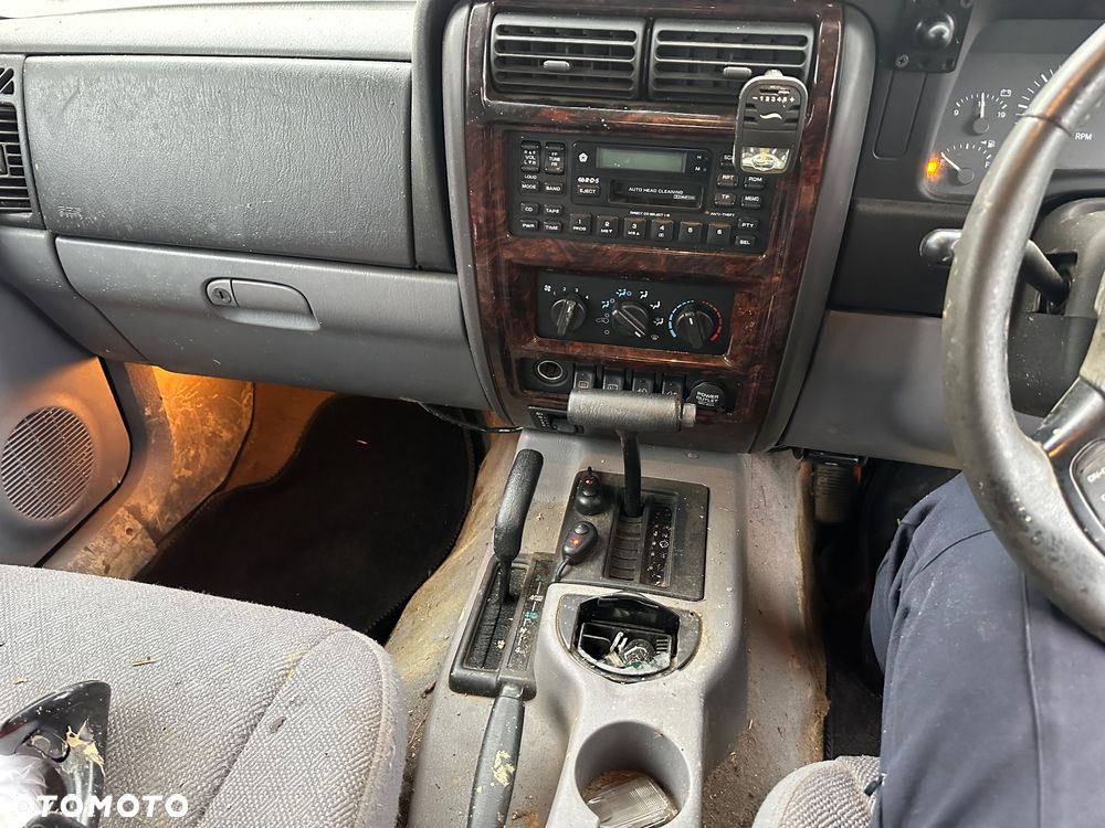Jeep Cherokee 4.0 Limited - 28