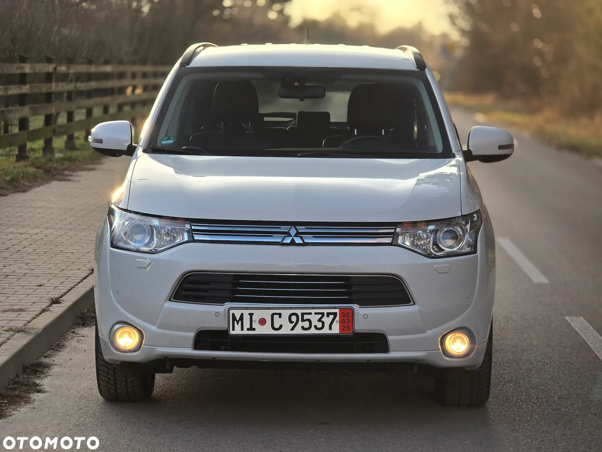 Mitsubishi Outlander 2.0 4WD Plug-In Hybrid - 9