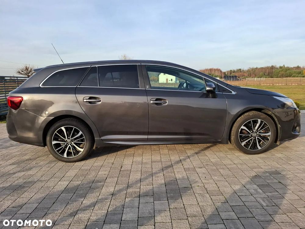 Toyota Avensis 2.0 D-4D Prestige - 3