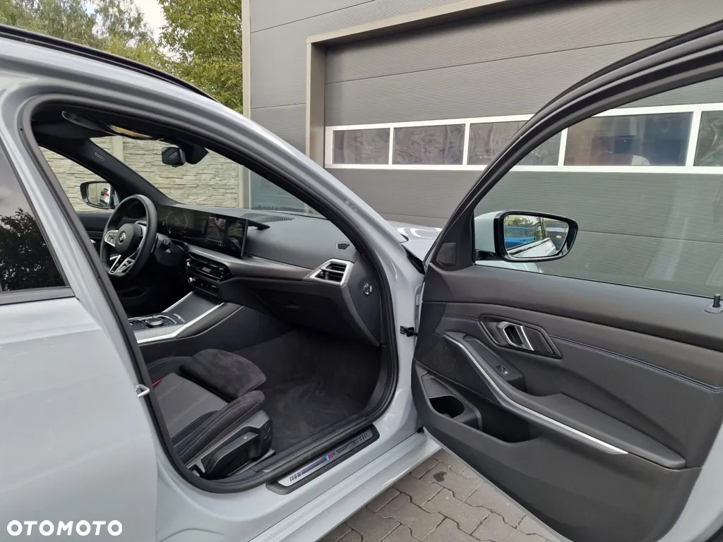 BMW Seria 3 330i xDrive M Sport - 29