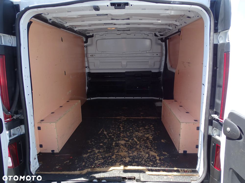 Nissan NV300 - 11