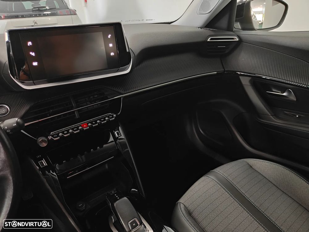 Peugeot 2008 1.2 PureTech Allure EAT8 - 39