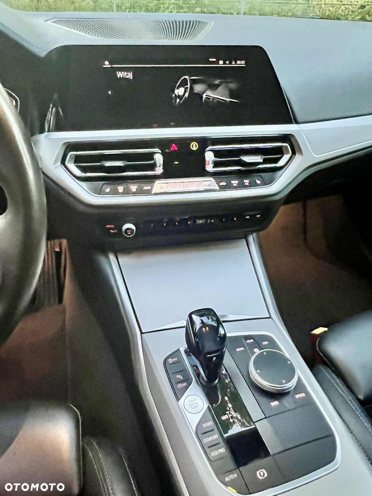BMW Seria 3 318i Sport Line - 17