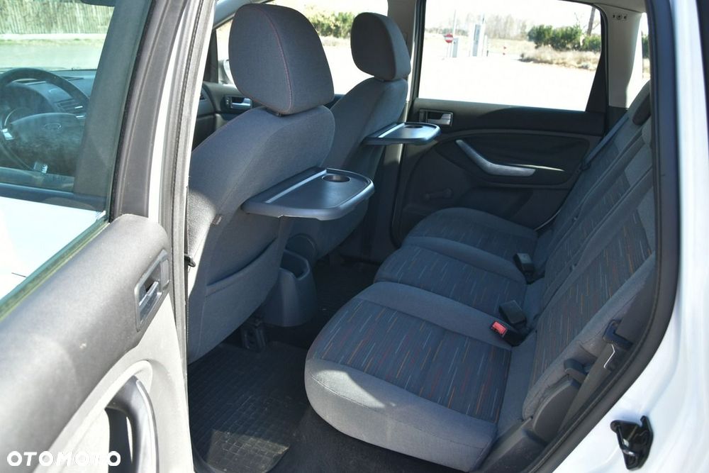 Ford C-MAX - 12