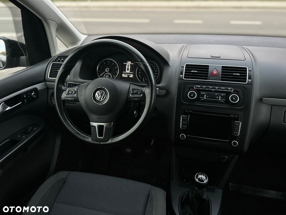Volkswagen Touran - 11