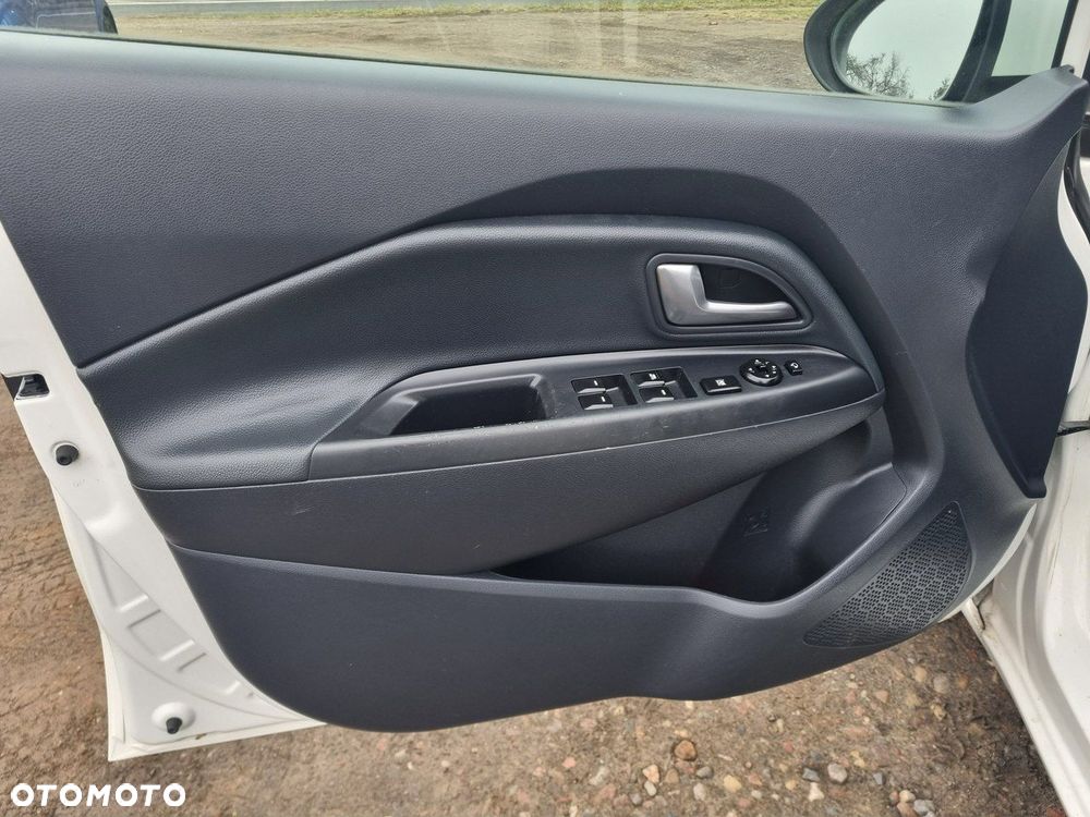 Kia Rio - 21