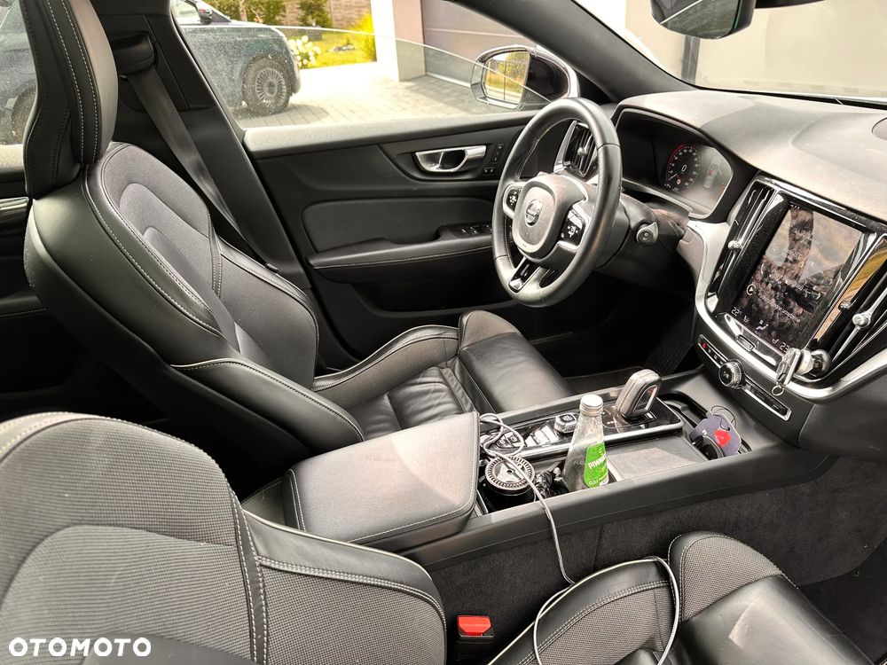Volvo V60 B4 D R-Design - 17
