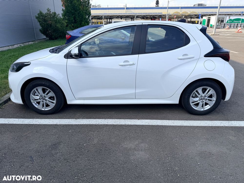 Toyota Yaris 1.5 VVT-i HSD Active - 1