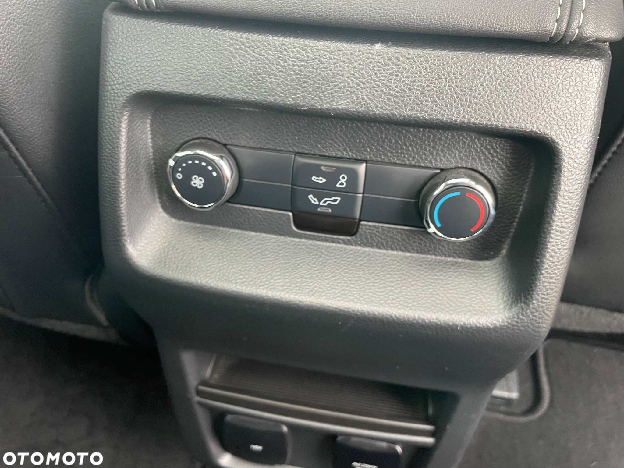 Ford S-Max 2.0 TDCi Titanium PowerShift - 32