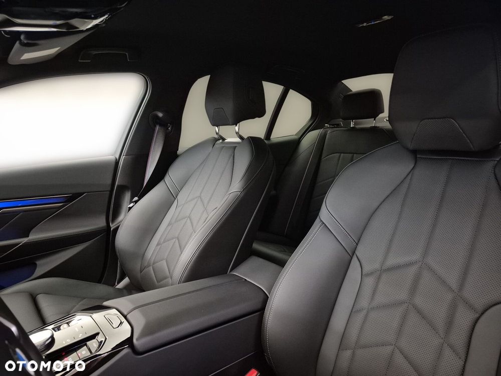 BMW Seria 5 520d mHEV M Sport - 13