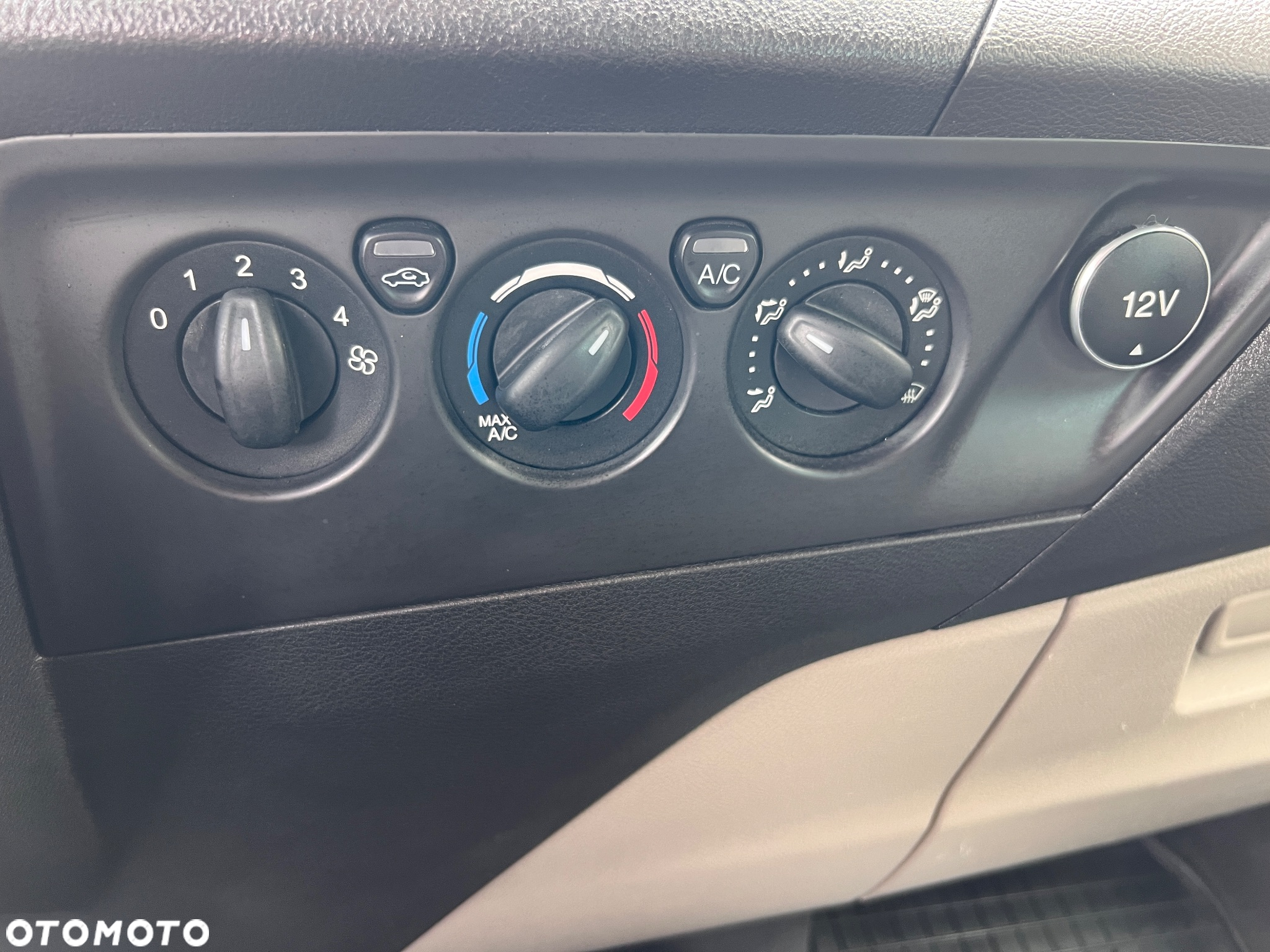Ford Tourneo Custom 2.0 EcoBlue L1 Titanium - 25