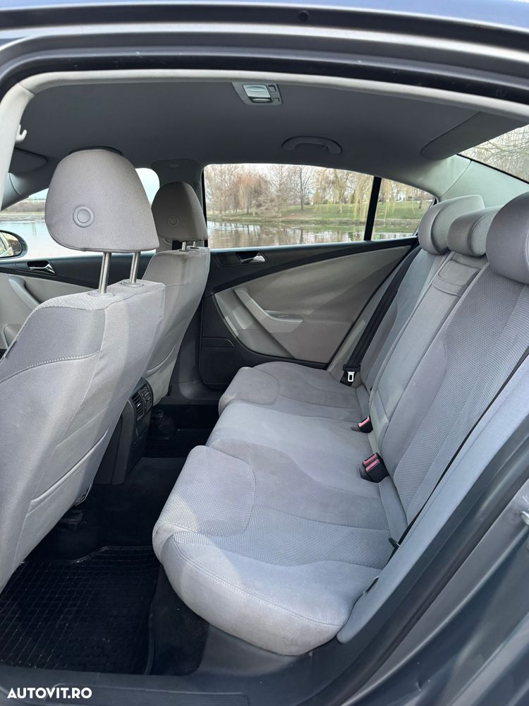 Volkswagen Passat 2.0 TDI Comfortline - 16