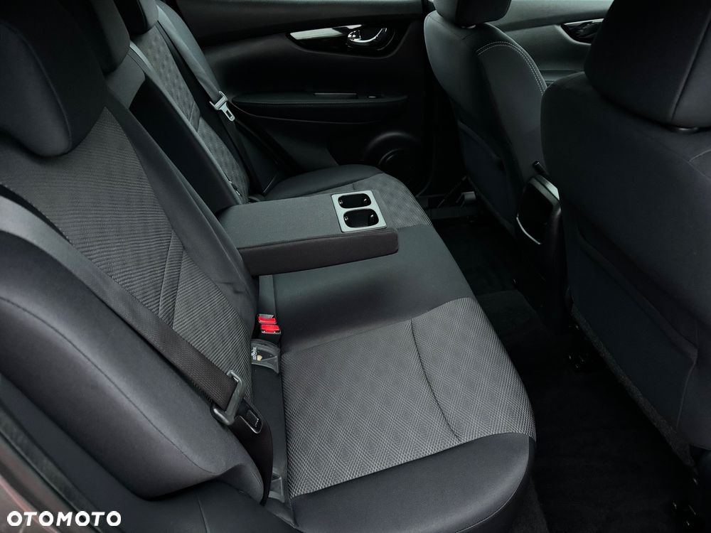 Nissan Qashqai 1.6 DCi N-Connecta - 12