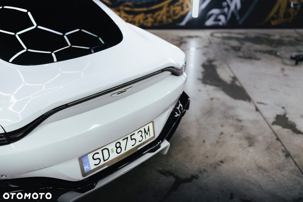 Aston Martin Vantage - 17