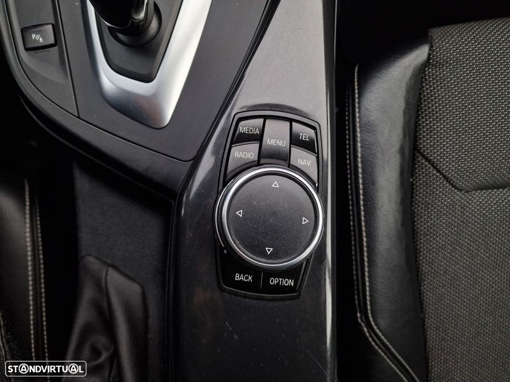 BMW 116 d Line Urban Auto - 28