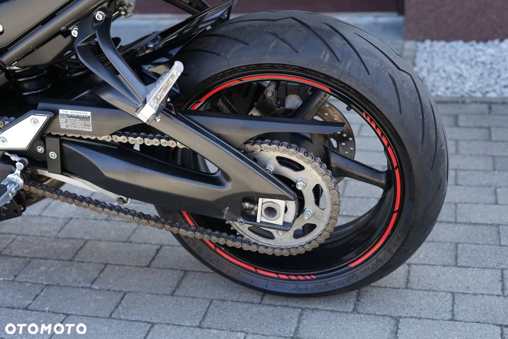 Yamaha FZ - 27