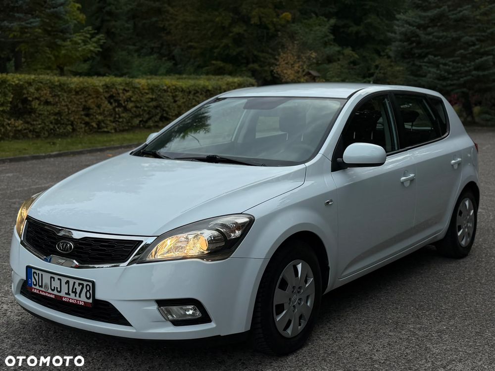 Kia Ceed 2011 photo 4